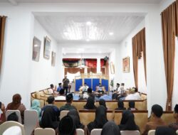 Santunan Kepada Anak Yatim dan Kaum Muda Tanah Datar Diserahkan Bupati Tanah Datar