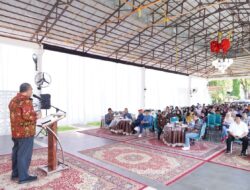 Wamenaker RI Ikut Melepas Keberangkatan Perantau Dari Kampung