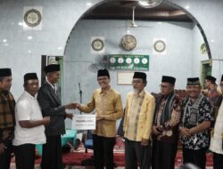 Diguyur Hujan, Ratusan Masyarakat Koto Bangun Antusias Sambut TSR 1 Kabupaten Limapuluh Kota