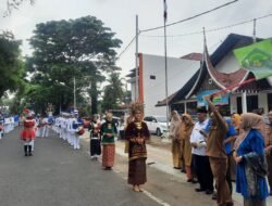 Pawai Ta’aruf Wisuda Iqra’ Ikatan Guru RA Dilepas Bupati Tanah Datar