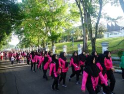 Memperingati HUT Bhayangkara ke-77 Laksanakan Jalan Santai