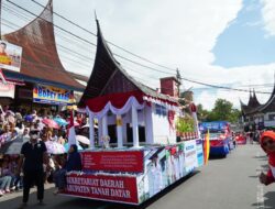 Bupati Eka Putra Buka dan Lepas Pawai Alegoris