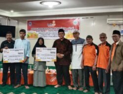 Lazis Muhammadiyah  Payakumbuh Salurkan Beasiswa