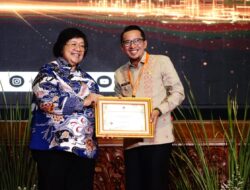 Penghargaan Dari Menteri LH Diterima Bupati Tanah Datar