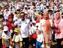 Senam Massal Di Istano Basa Pagaruyung Dalam Rangka Peringati Maulid Nabi Muhammad SAW