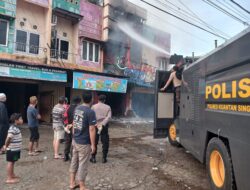 POLRES KUANSING SELIDIKI PENYEBAB KEBAKARAN RUKO AUFAR BABY SHOP