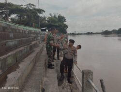 Polsek Kuantan Tengah : Debit Air Berdasarkan Pantauan di Tepian Narosa Nampak Sudah Turun