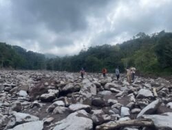Pemasangan EWS Gunung Marapi di Batang Lona