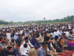 Ribuan Warga Padati Sholat Idul Fitri di RTH Mahkota Berlian