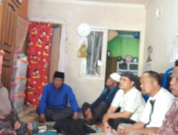 Wartawan Tanah Datar ke Kediaman Almarhum Musriadi Musanif Takziah
