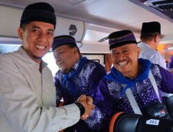 Ribuan Warga Payakumbuh Iringi Keberangkatan 174 Calon Haji ke Embarkasi Padang