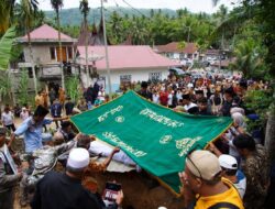 Suasana Duka dan Wajah Penuh Kesedihan Menyelimuti ASN, Non ASN Melepas Almarhum DR. Drs. Alfian Jamrah, M.Si