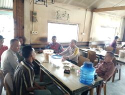 Polsek Cerenti Melaksanakan Kegiatan Jumat Curhat di Desa Kompe Berangin, Masyarakat Apresiasi Kinerja Polri