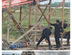 Polsek Kuantan Hilir Bersama Brimobda Riau Tertibkan 13 Rakit Dompeng PETI di Sei Kukok