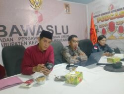 “Bawaslu Kepulauan Mentawai Gelar Rapat Penguatan Kelembagaan, Wartawan AWI Turut Hadir