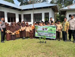 Polsek Kuantan Mudik Laksanakan Program Green Policing dan Penyuluhan Gerakan Gen Z Cinta Lingkungan
