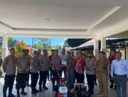 Dukung Program Swasembada Pangan, Kapolres Kep Mentawai Serahkan Bantuan Alat Pertanian Kepada Desa SP2 Sidomakmur