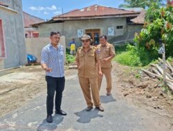 Ketua Komisi C DPRD Payakumbuh, Fitrayanto, Respon Cepat Tinjau Lokasi Banjir di Perumahan Payolansek Indah.