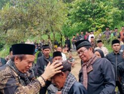 Pewaris Kerajaan Pagaruyung Dr.Farid Telah Resmi Memasangkan Saluak Kebesaran Adat Beserta Pakaian Penghulu Lengkap Kepada H.Muchdarlis Dt Rajo Aceh