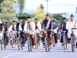 Ribuan Wisatawan Nikmati Suasana Tempo Dulu dalam Parade Onthel Payakumbuh