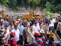 Presiden RI Prabowo Kunjungi Kondisi Lembah Anai Paska Banjir Bandang dan Tanah Lonsor