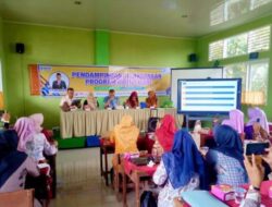Perkuat Pembelajaran Digital, Kadis Pendidikan Payakumbuh Resmikan Pendampingan Papan Interaktif
