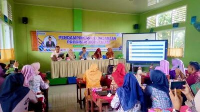 Perkuat Pembelajaran Digital, Kadis Pendidikan Payakumbuh Resmikan Pendampingan Papan Interaktif