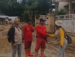 AWI Mentawai Bersama URC AMK Sumbar dan JMG Turun Langsung Jadi Relawan Banjir di Banda Gadang Nanggalo Padang