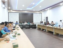 Jaga Lingkungan dan Kesehatan, Kadis Kominfo Pimpin Goro dan Senam Sehat