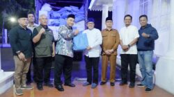 Bantuan Presiden RI Untuk Tanah Datar Paska Bencana Diserahkan oleh Direktur Pendapatan Daerah Kementerian Dalam Negeri