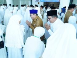 Bupati Tanah Datar Melepas Keberangkatan Jamaah Calon Haji ke Tanah Suci