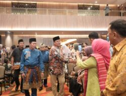 Bupati Kuansing Suhardiman Amby Menghadiri Halal Bihalal Bersama IKKS Pekanbaru di Ballroom Hotel Premiere Pekanbaru
