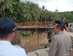 Lima Rumah dan Jembatan Hanyut di Nagari Taluak Karena Banjir dan Lonsor