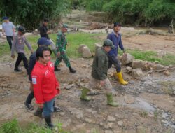 Bupati Tanah Datar Tinjau Pengungsi dan Infrastruktur Rusak