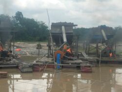 Polsek Kuantan Tengah Tertibkan PETI di Tiga Lokasi, Enam Rakit Dimusnahkan