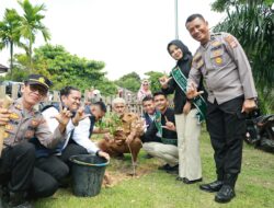 Polres Kuantan Singingi Gerakkan Aksi Hijau: Tanam Bibit Pohon di Desa Jake Dukung Program Green Policing Polda Riau