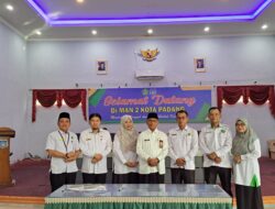 Yasril Ingatkan Akhlak saat Antar Kaur TU Baru MAN 2 Padang