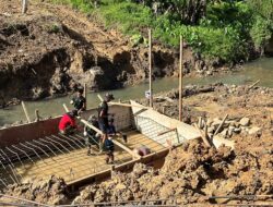 Dandim 0319 Mentawai Tinjau Pengerjaan Jembatan Penghubung Bukit Pamewa–Betumonga