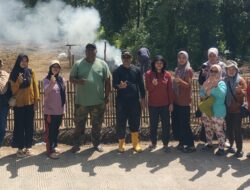 Kepala Desa Sipora Jaya dan Camat Sipora Utara Gotong Royong Siapkan Kebun TP PKK Dasawisma Anggrek 6 dan 7 Hadapi Lomba Tingkat Provinsi Sumbar