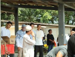Polres Kuansing Potong 11 Ekor Sapi, Bagikan 650 Paket Daging Qurban kepada Masyarakat