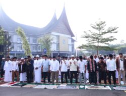 Ribuan Jamaah Padati Balai Kota Payakumbuh, Semangat Kurban Kian Menguat
