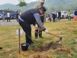 Di Hari Lingkungan Hidup, Tanah Datar Laksanakan Goro dan Tanam Pohon