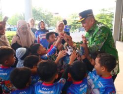 Wawako Elzadaswarman Lepas 28 Atlet Pushbike Cilik Payakumbuh ke Kejuaraan Internasional di Kampar