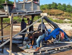 Polsek Benai Tindak Tegas PETI di Desa Tebing Tinggi, Satu Rakit Dimusnahkan di Lokasi