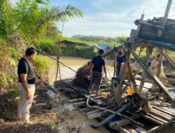 Polsek Kuantan Hilir Tertibkan Aktivitas PETI di Desa Rawang Ogung, Lima Rakit Dimusnahkan