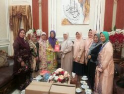 Bundo Kanduang DKI Jakarta Serahkan Wakaf 6.000 Kitab Al-Qur’an untuk Ranah Minang