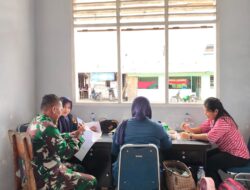 Babinsa Koramil 01/Sikabaluan Pererat Silaturahmi Melalui Komsos Bersama Mitra Karib di Desa Sikabaluan