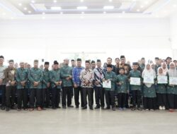 PLT Bupati Kuansing H. Muklisin Memberikan Bonus 71 Orang Kafilah Sebagai Bentuk Apresiasi Atas Aprestasi Diraih Pada MTQ ke-44 Tingkat Provinsi Riau