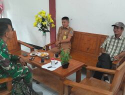 Babinsa Koramil 02/Siberut Perkuat Kemitraan dengan Masyarakat Lewat Komsos di Muara Siberut