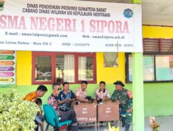 Babinsa Koramil 03/Sioban Perkuat Sinergi dengan Guru SMAN 1 Sipora Selatan Melalui Komsos
